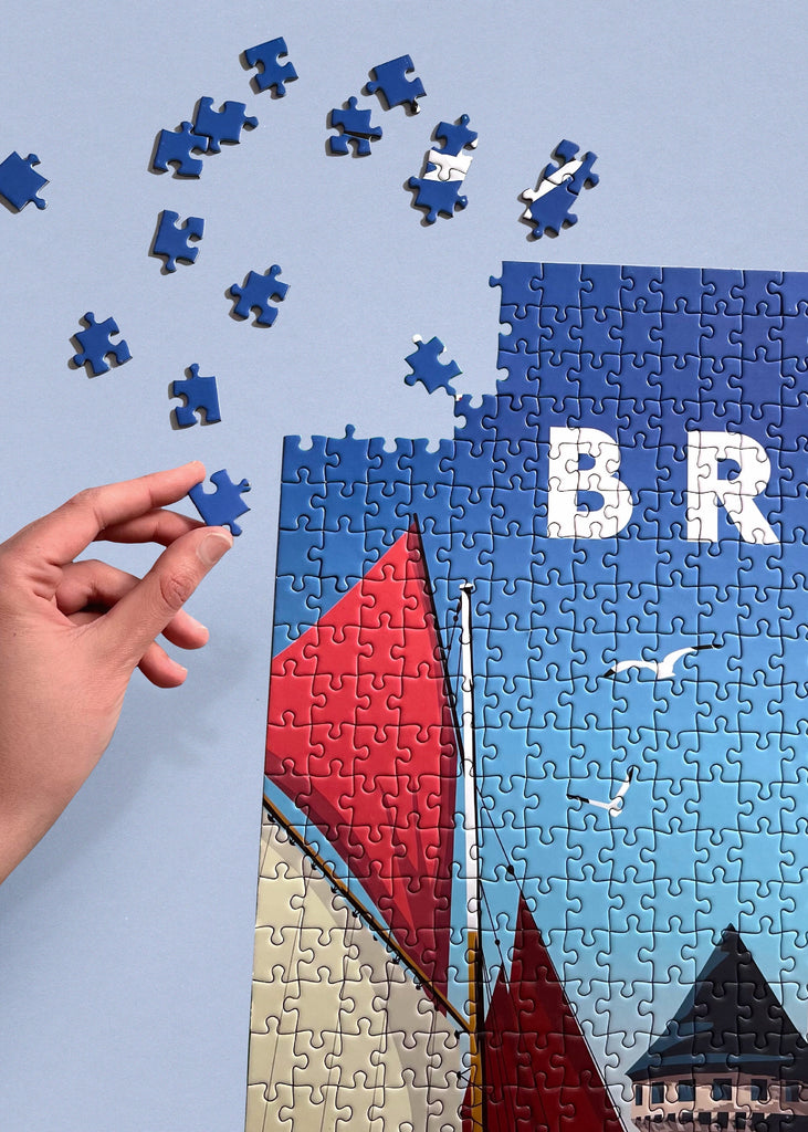 Puzzle 1000 pièces de voilier dans le port de Brest avec en arrière plan la Tour Tanguy et le pont de Recouvrance