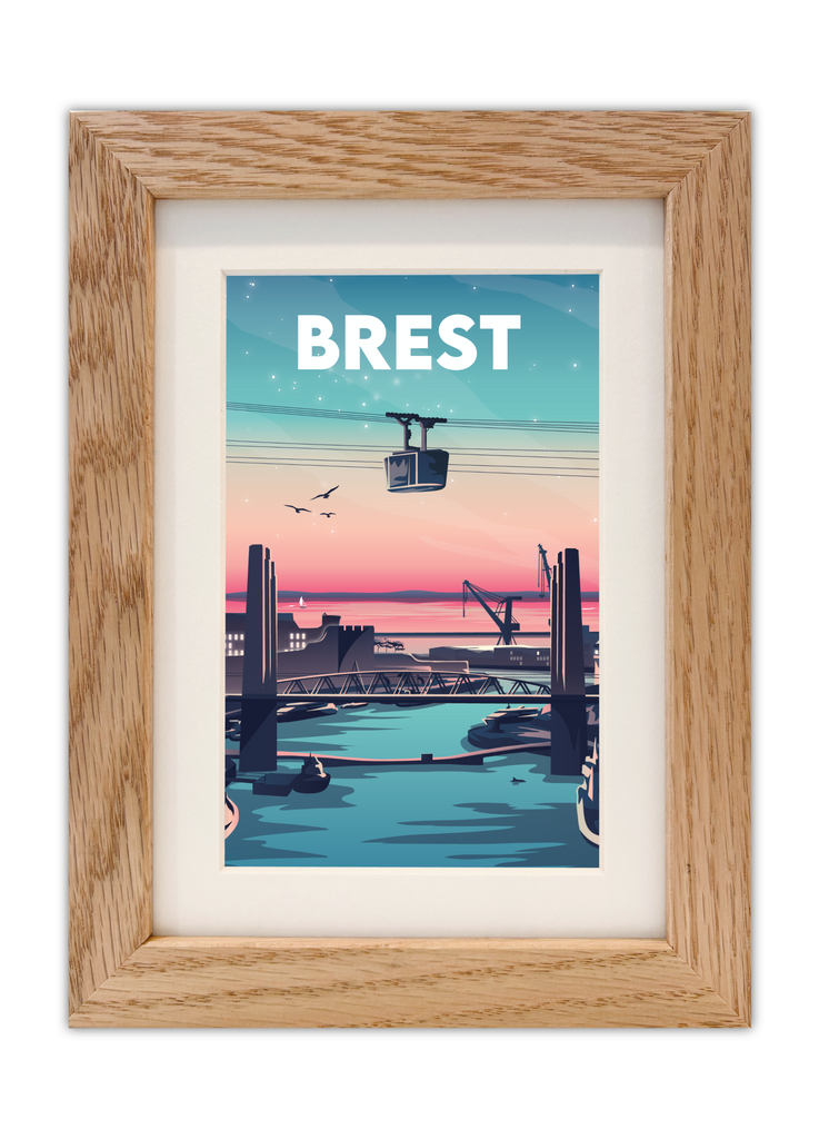 Carte postale d'un coucher de soleil sur le pont de Recouvrance à Brest avec un cadre en chêne