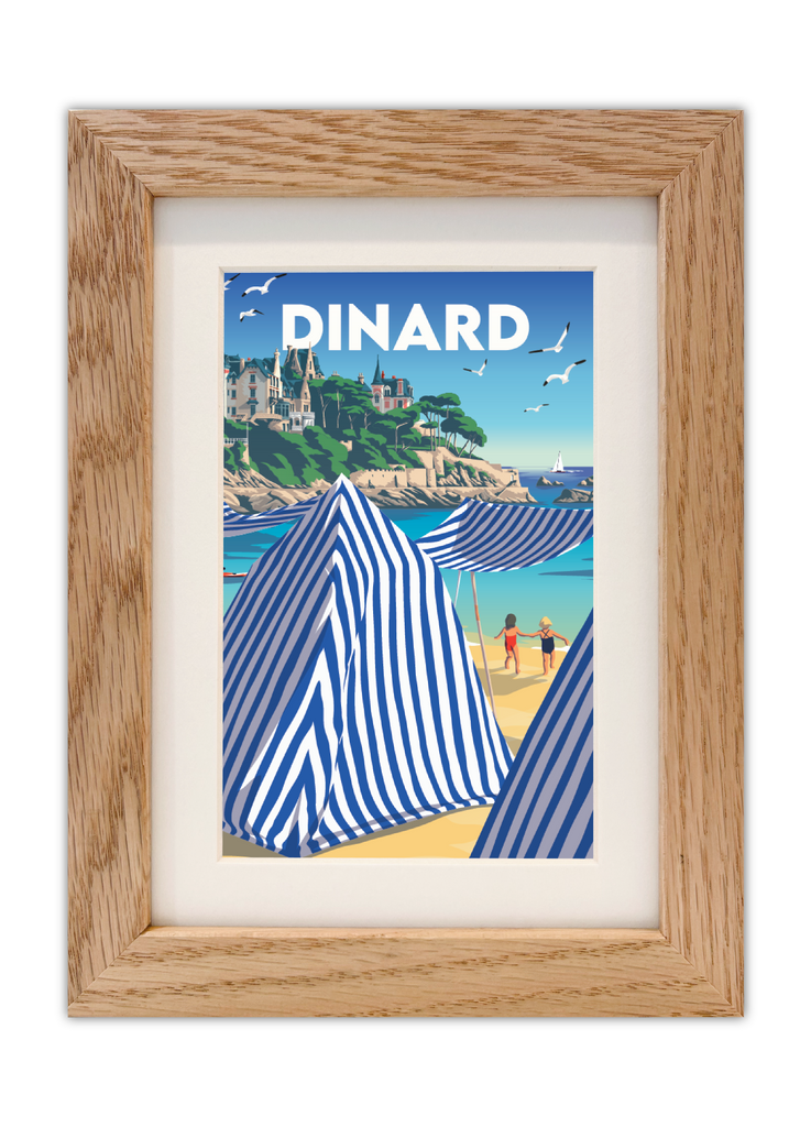 Carte postale des cabines de plage de Dinard avec un cadre en chêne