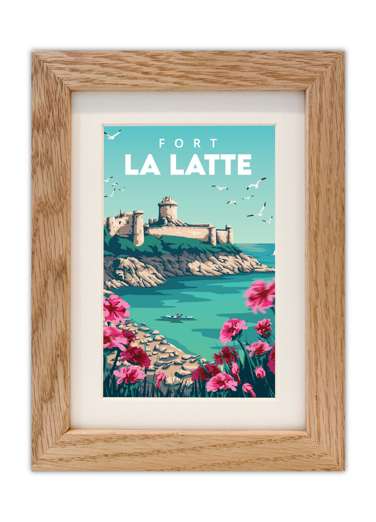Carte postale de Fort la Latte dans les Côtes-d'Armor avec un cadre en chêne