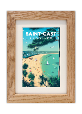Carte postale de la grande plage de Saint-Cast-le-Guildo avec un encadrement en chêne