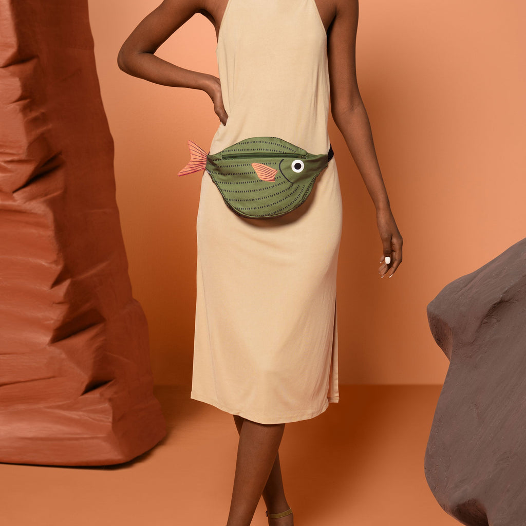 Sac banane Demoiselle Don Fisher porté