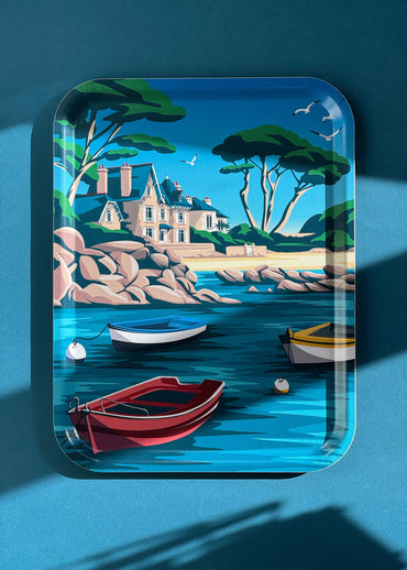 Plateau rectangulaire en bois de la marque bretonne Parallèle 48 : dessiné à Brest, fabriqué en Suède