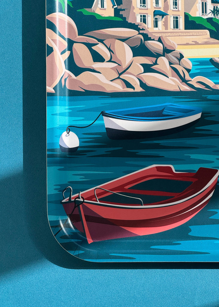 Plateau rectangulaire en bois de la marque bretonne Parallèle 48 : dessiné à Brest, fabriqué en Suède