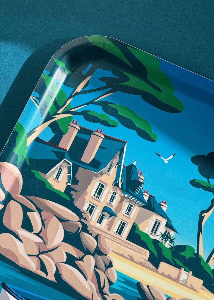 Plateau rectangulaire en bois de la marque bretonne Parallèle 48 : dessiné à Brest, fabriqué en Suède