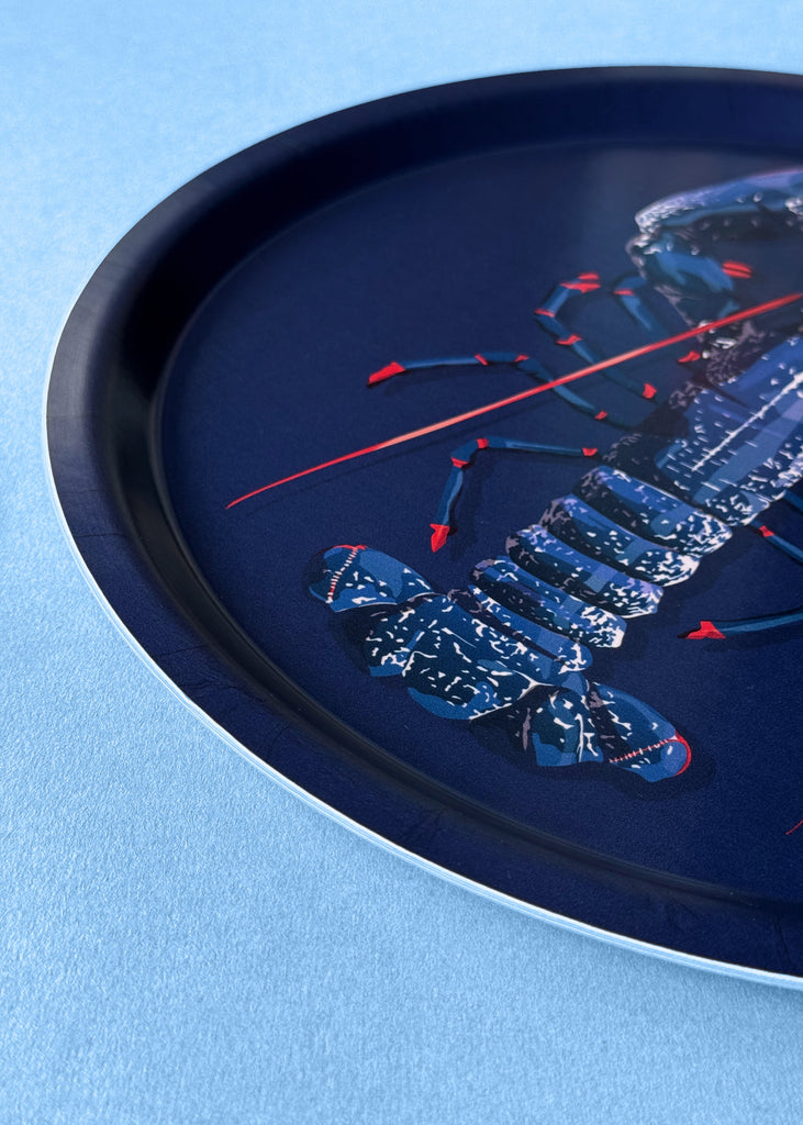 Plateau rond en bouleau d'un homard bleu fabrication suédoise