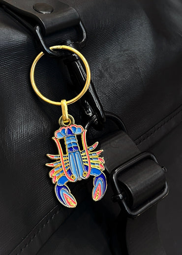 Porte-clés en métal émaillé d'un homard bleu de Bretagne