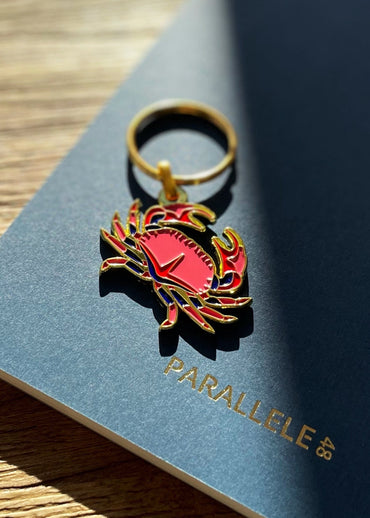 Porte-clés d'un crabe dormeur breton en métal émaillé