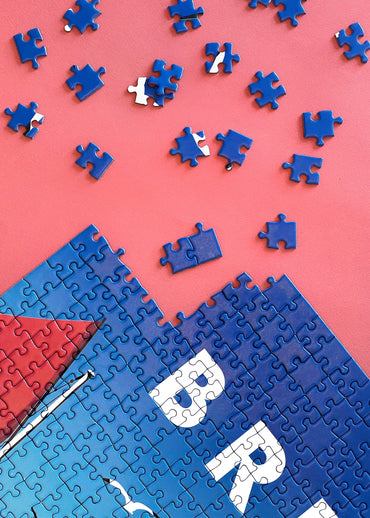 Puzzle 1000 pièces de voilier dans le port de Brest avec en arrière plan la Tour Tanguy et le pont de Recouvrance