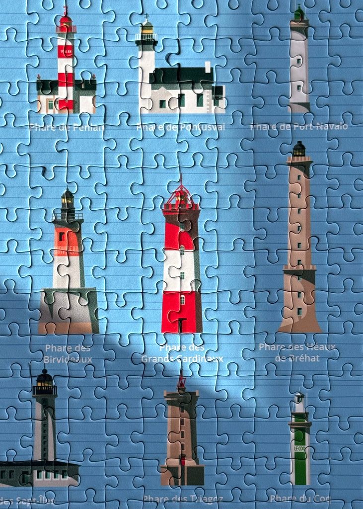 Puzzle Parallèle 48 de mille pièces représentant les phares bretons ; illustration imaginée à Brest, puzzle made in France ; idéal pour un cadeau