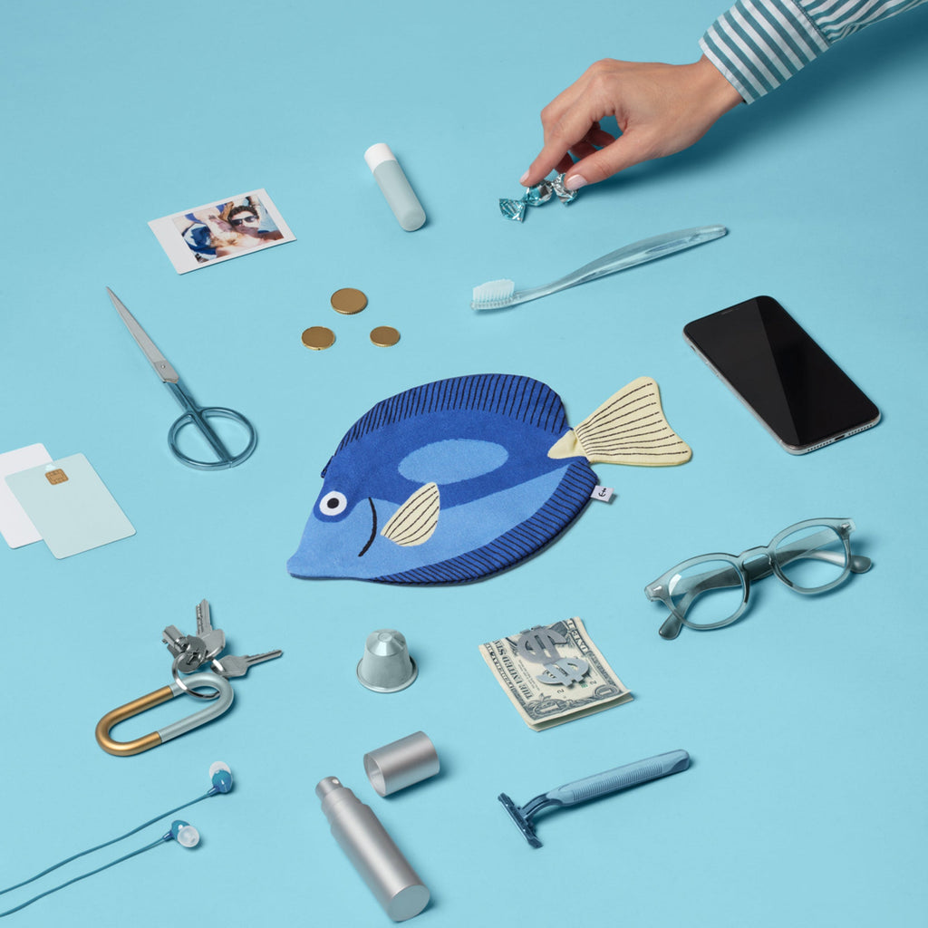Trousse Poisson-chirurgien Don Fisher portée en main
