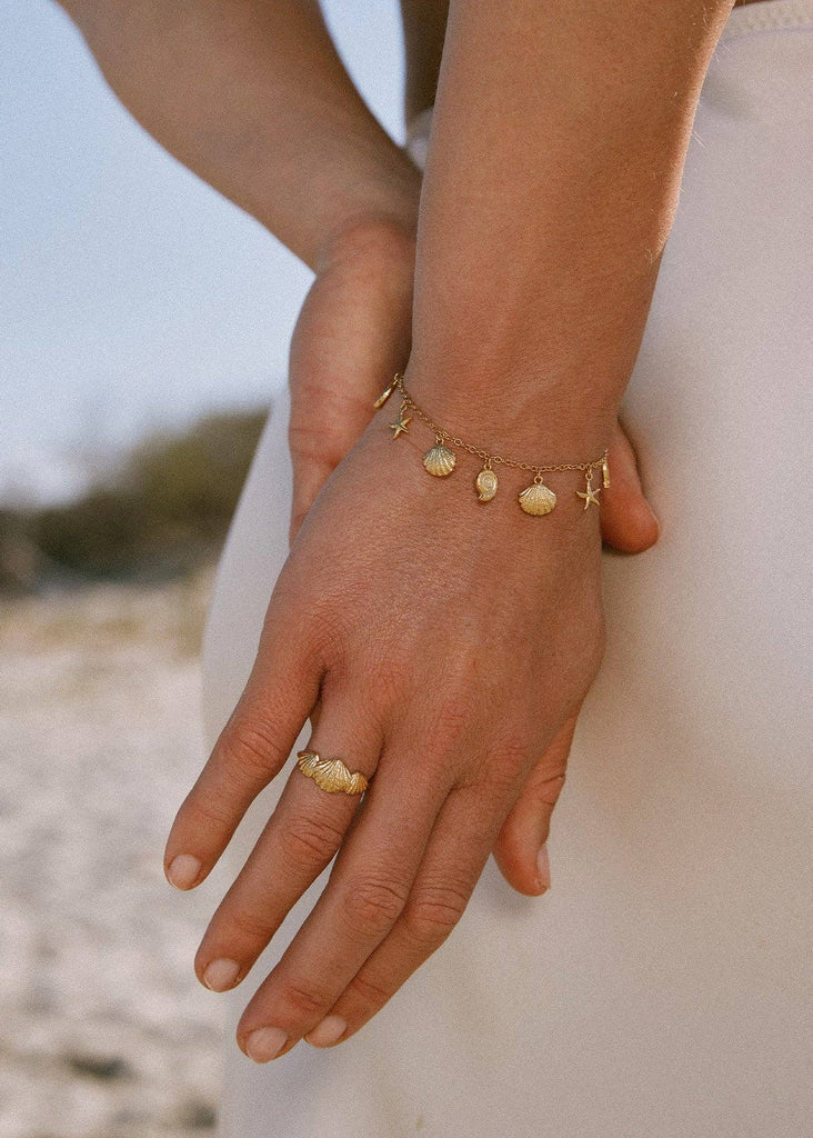 bague Almé dorée ornée de trois coquillages, Agapée – photo complémentaire 4