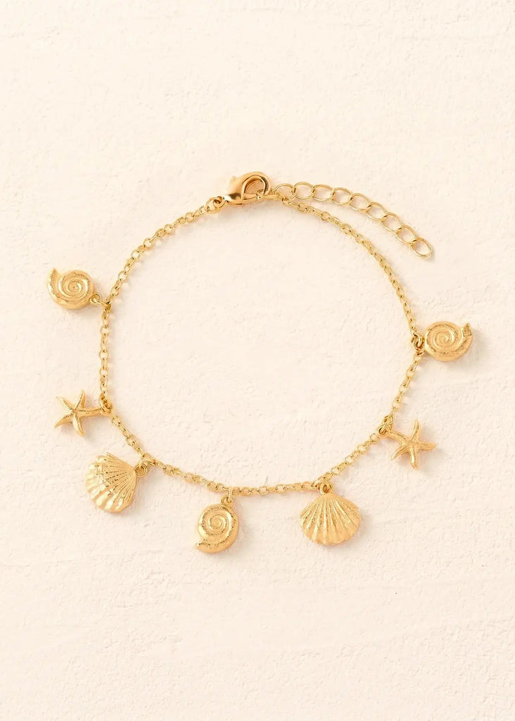 bracelet Nerina doré aux breloques coquillages et étoiles de mer, Agapée – vue principale