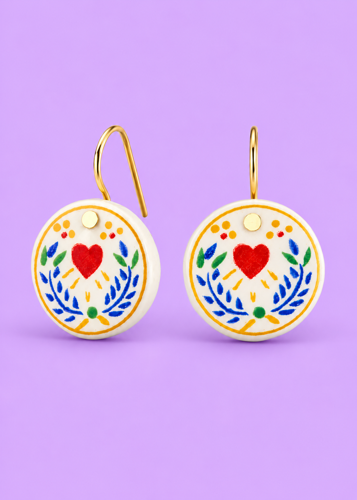 Boucles d’oreilles Faïenz cœur rouge Armeria, sur fond lavande