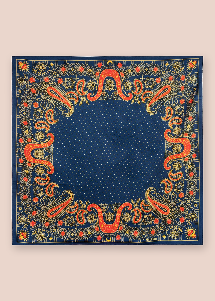 Bandana marine, carré de soie Maison Malfroy présenté à plat