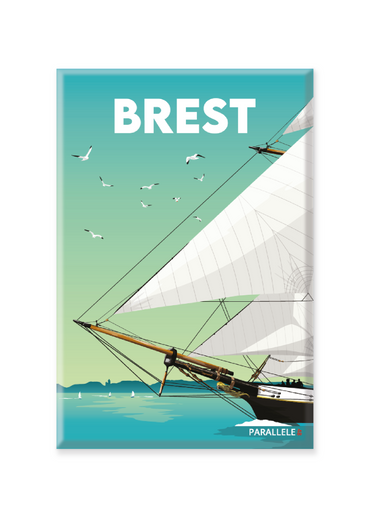 La rade de Brest représente une grande aire de jeux pour les navigateurs qui ont régulièrement la chance de croiser de vieux gréements durant leurs balades le long des côtes brestoises. L'illustration a été dessinée dans le Finistère et le magnet a été fabriqué en France.  Pour l'expédition de votre commande, chaque magnet est soigneusement inséré dans un sachet en plastique recyclé, lui même inséré dans un carton solide d'expédition.  Dimensions : 5.4 x 8 cm  Finition : mat soft touch