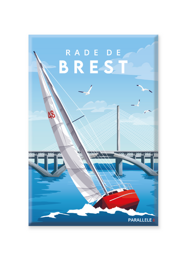 Embarquez pour une balade en rade de Brest ! L'illustration a été dessinée dans le Finistère et le magnet a été fabriqué en France.  Pour l'expédition de votre commande, chaque magnet est soigneusement inséré dans un sachet en plastique recyclé, lui même inséré dans un carton solide d'expédition.  Dimensions : 5.4 x 8 cm  Finition : mat soft touch